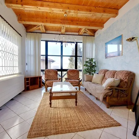 Casa Rezeda Willa